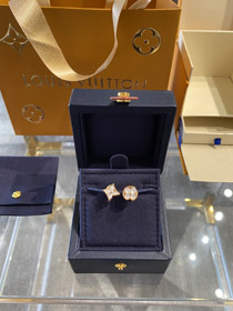 Louis Vuitton LV weiße Perlmutt-Ohrringe, Ohrstöpfe-3760